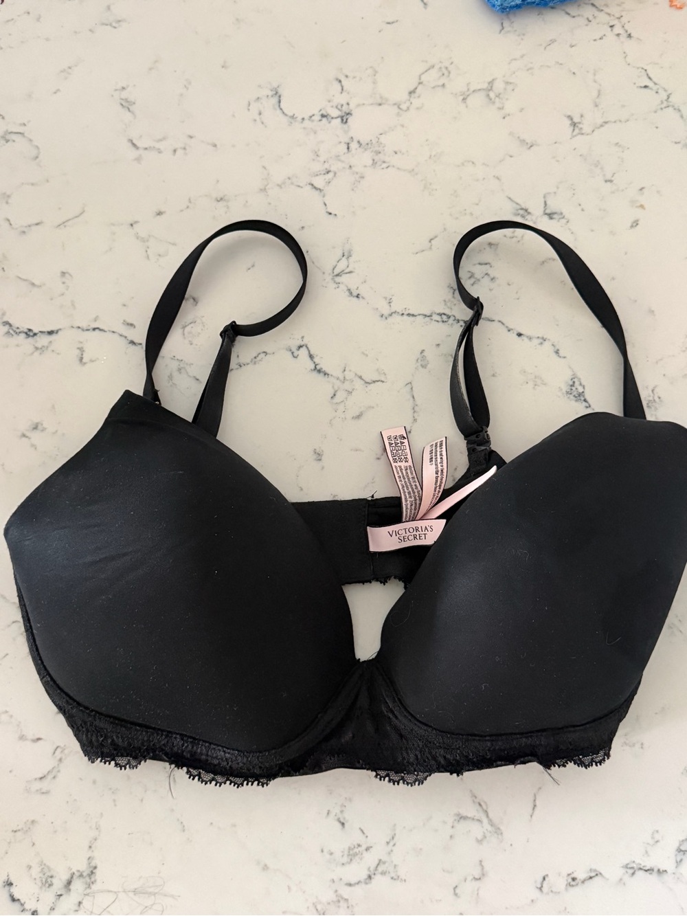 Victoria's Secret Black Lace-Trim Push-Up Bra with Smooth Cups
